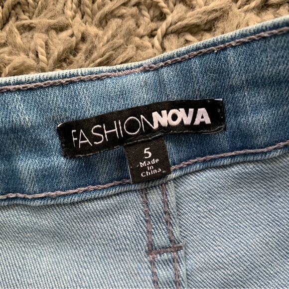 FashionNova | distressed skinny jeans size 5 - Picture 6 of 8